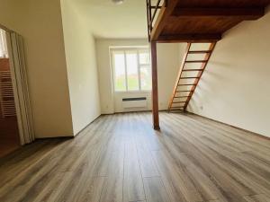 Pronájem bytu 1+kk, Praha - Hloubětín, 35 m2