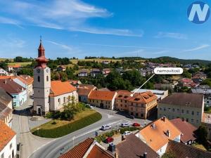 Prodej komerční nemovitosti, Husinec, Komenského, 1500 m2