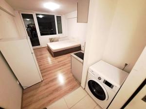 Pronájem bytu 1+kk, Praha - Radotín, Vrážská, 27 m2