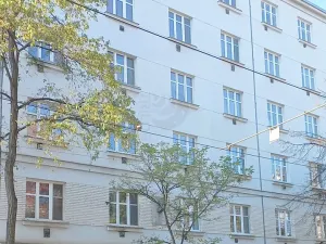 Pronájem bytu 1+1, Praha - Holešovice, Komunardů, 39 m2