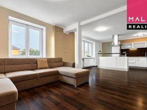 Prodej bytu 3+1, Ostrov, Hlavní třída, 76 m2