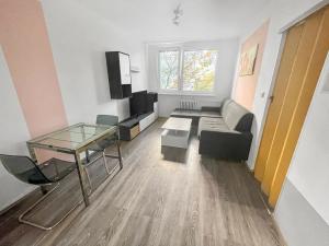 Pronájem bytu 2+kk, Kladno, Holandská, 40 m2