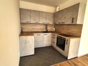 Pronájem bytu 2+kk, Praha - Prosek, Čakovická, 54 m2