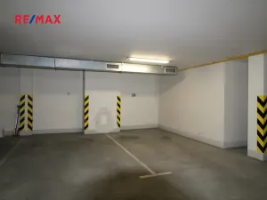 Pronájem garážového stání, Praha - Podolí, Sinkulova, 12 m2