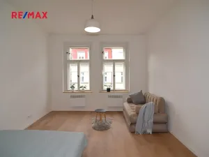 Pronájem bytu 1+1, Praha - Podolí, U Kublova, 43 m2