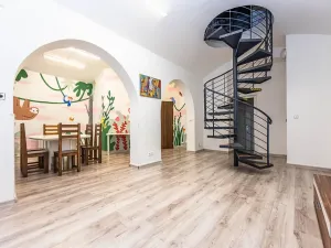 Pronájem obchodního prostoru, Praha - Žižkov, Husitská, 135 m2