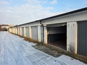 Pronájem garáže, Hradec Králové, U Mostku, 17 m2