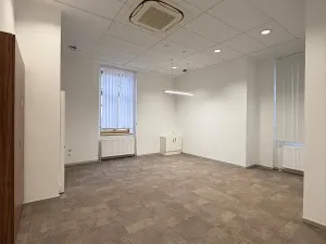 Pronájem kanceláře, Cheb, Obrněné brigády, 40 m2