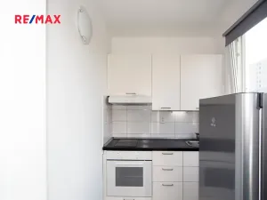 Pronájem bytu 1+kk, Praha - Modřany, Angelovova, 30 m2