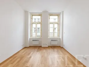 Pronájem bytu 1+kk, Praha - Žižkov, Seifertova, 29 m2