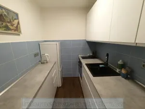 Pronájem bytu 2+kk, Praha - Kobylisy, Třebenická, 48 m2
