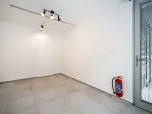 Pronájem obchodního prostoru, Praha - Kobylisy, Bergerova, 16 m2