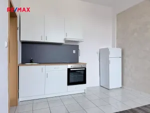 Pronájem bytu 2+kk, Zruč nad Sázavou, náměstí Míru, 36 m2