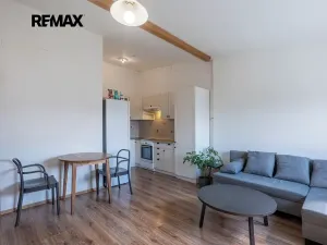 Pronájem bytu 2+kk, Praha - Žižkov, Biskupcova, 38 m2