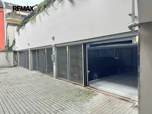 Prodej garážového stání, Praha - Smíchov, Holečkova, 13 m2