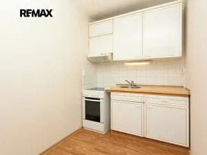 Pronájem bytu 1+1, Praha - Kobylisy, Jelínkova, 33 m2