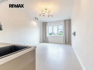 Pronájem bytu 2+kk, Praha - Žižkov, Jičínská, 42 m2