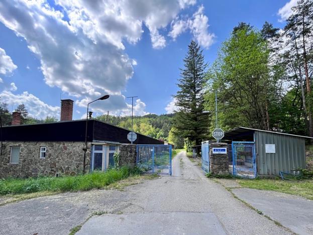 Prodej výrobních prostor, Skryje, 3000 m2