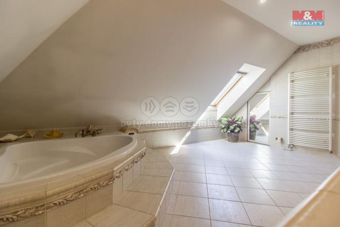 Prodej rodinného domu, Třebestovice, V zákruží, 280 m2