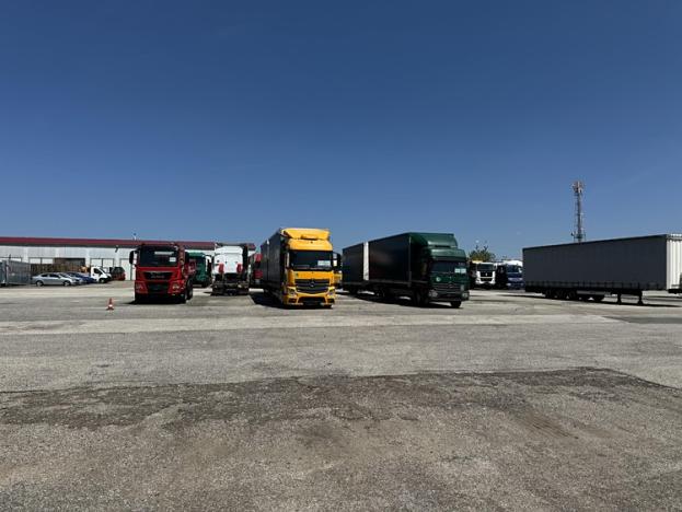 Pronájem komerčního pozemku, Holubice, 2000 m2