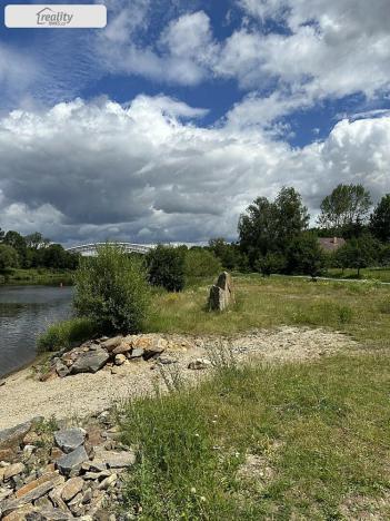 Prodej trvalého travního porostu, Týn nad Vltavou, Hněvkovice na pravém břehu Vlt., 1648 m2