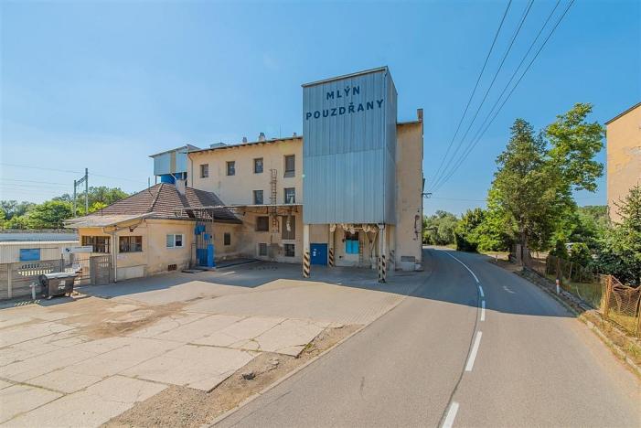 Prodej výrobních prostor, Pouzdřany, U Mlýna, 6000 m2