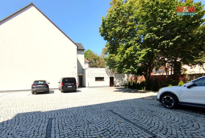 Pronájem bytu 2+kk, Chomutov, Klostermannova, 100 m2