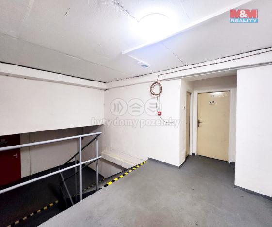 Pronájem garáže, Praha - Střížkov, Lovosická, 18 m2