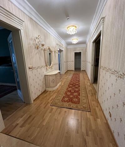 Prodej bytu 4+1, Karlovy Vary, Divadelní náměstí, 145 m2