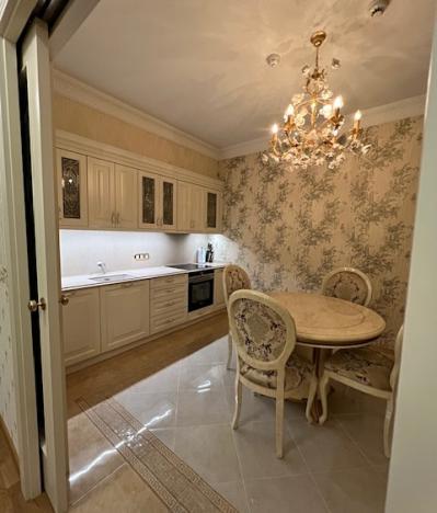 Prodej bytu 4+1, Karlovy Vary, Divadelní náměstí, 145 m2