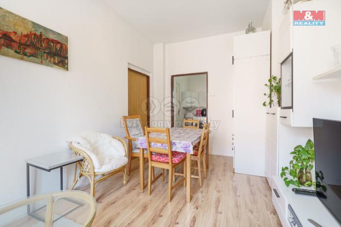 Prodej bytu 4+1, Karlovy Vary - Dvory, Chebská, 85 m2