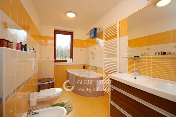 Prodej rodinného domu, Praha - Dolní Počernice, V padolině, 220 m2