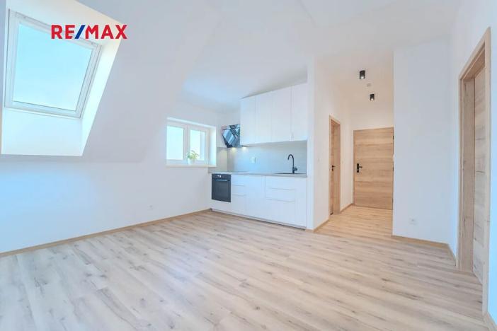 Pronájem bytu 2+kk, Kolín, Školská, 36 m2