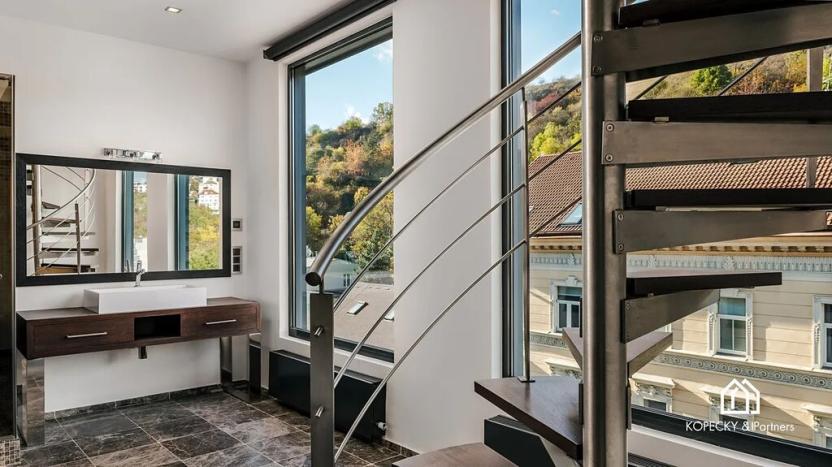 Prodej atypického bytu, Praha - Smíchov, Křížová, 428 m2