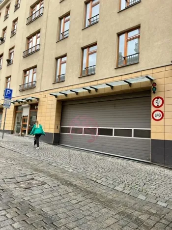 Pronájem garáže, Praha - Vršovice, Voroněžská, 17 m2