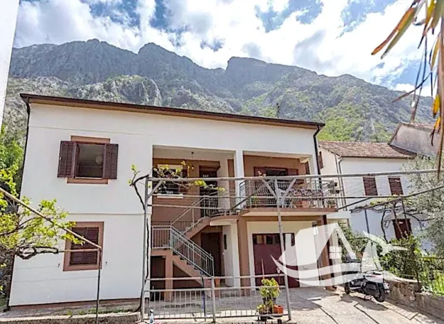 Prodej rodinného domu, Dobrota, Černá Hora, 290 m2