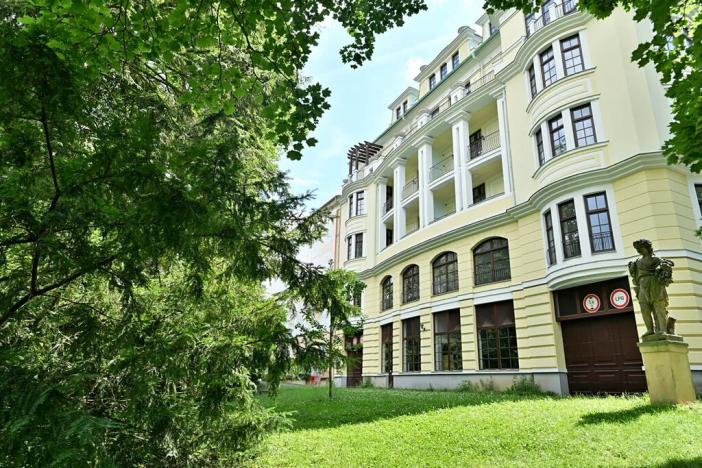 Prodej bytu 3+kk, Karlovy Vary, Zámecký vrch, 102 m2