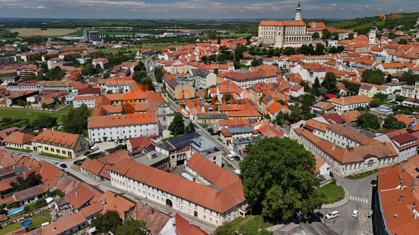 Prodej komerční nemovitosti, Mikulov, Pod Platanem, 3978 m2