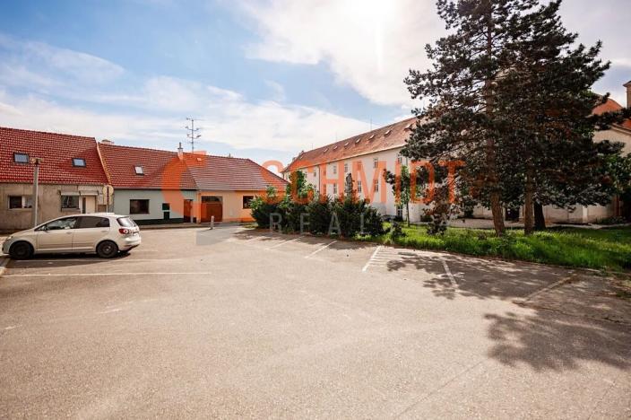 Prodej komerční nemovitosti, Mikulov, Pod Platanem, 3978 m2
