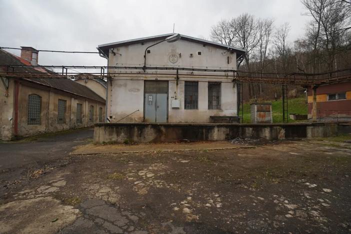 Pronájem výrobních prostor, Hrob, 350 m2