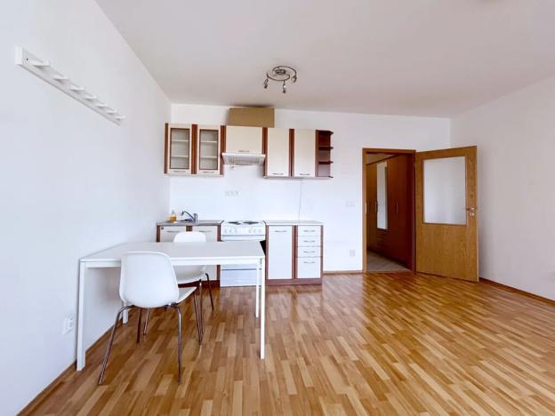 Pronájem bytu 1+kk, Praha - Holešovice, Osadní, 33 m2