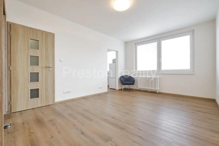 Pronájem bytu 1+kk, Praha - Modřany, Angelovova, 28 m2