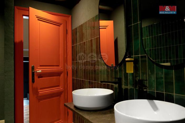 Pronájem restaurace, Praha - Střešovice, Nad hradním vodojemem, 426 m2