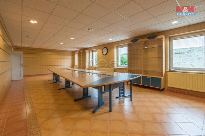 Pronájem kanceláře, Třanovice, 550 m2