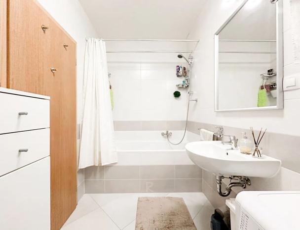 Prodej bytu 2+kk, Praha - Horní Měcholupy, Modenská, 58 m2