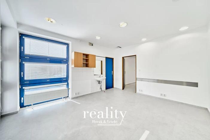 Pronájem ordinace, Znojmo, Kuchařovická, 94 m2