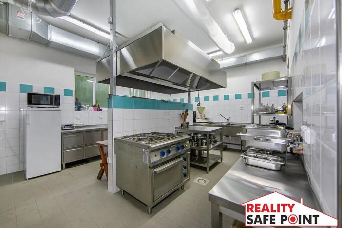 Prodej ubytování, Dobřany, Lipová, 820 m2