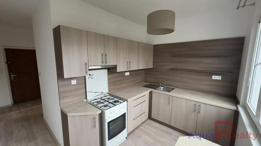 Pronájem bytu 2+1, Ostrov, Kollárova, 52 m2