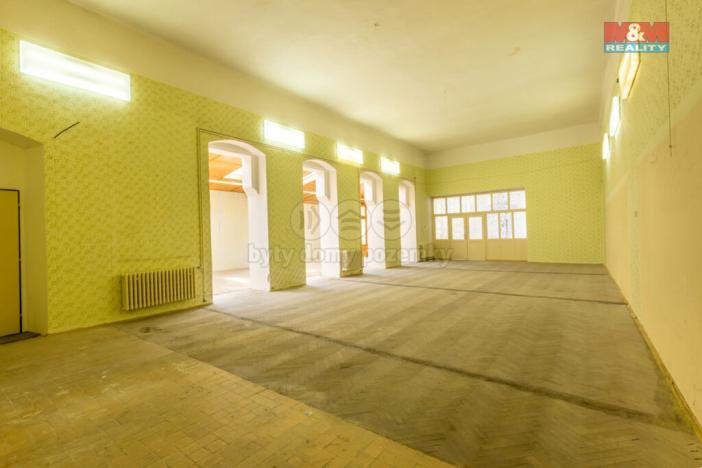 Prodej obchodního prostoru, Louny, Mírové náměstí, 1353 m2