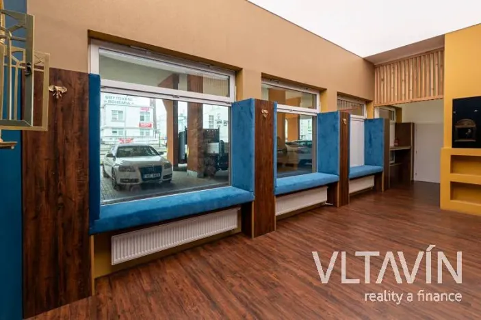 Prodej obchodního prostoru, Praha - Vysočany, Poděbradská, 53 m2